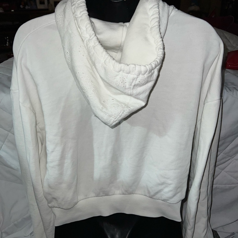 Hollister Full Zip Cropped Eyelet Hood Hoodie - Picture 7 of 11